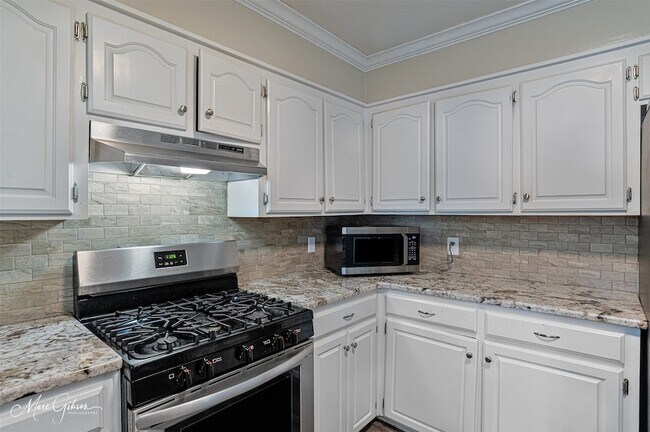 Building Photo - 9209 Blue Spruce Dr