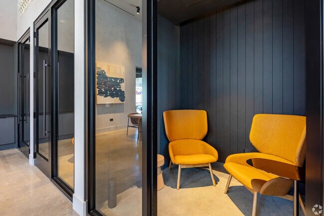 Building Photo - 755 S Clark St