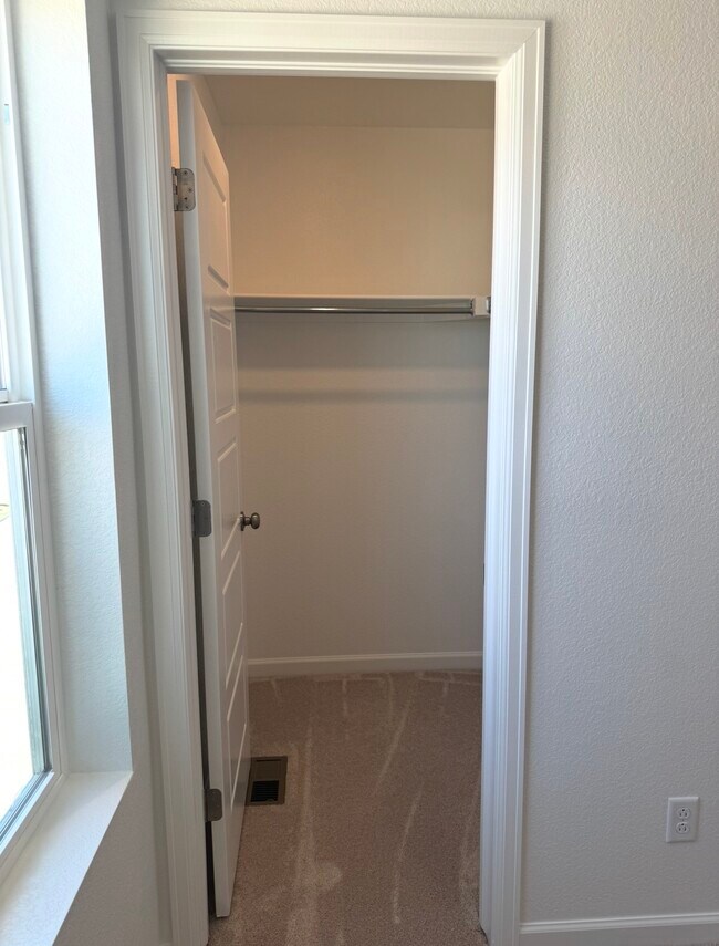 Building Photo - 3364 N Catawba Wy