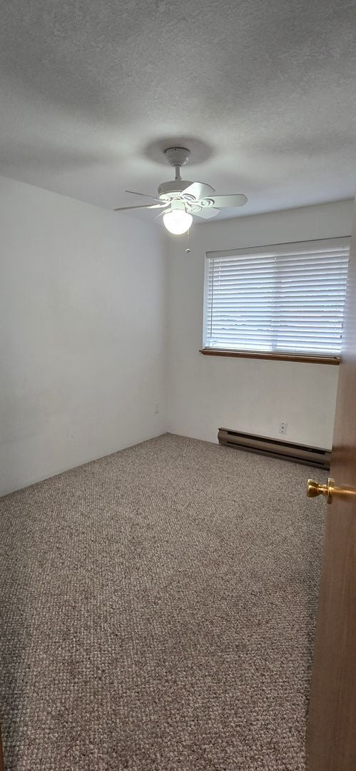 Building Photo - Four Bedroom Home with Fenced Yard in Green