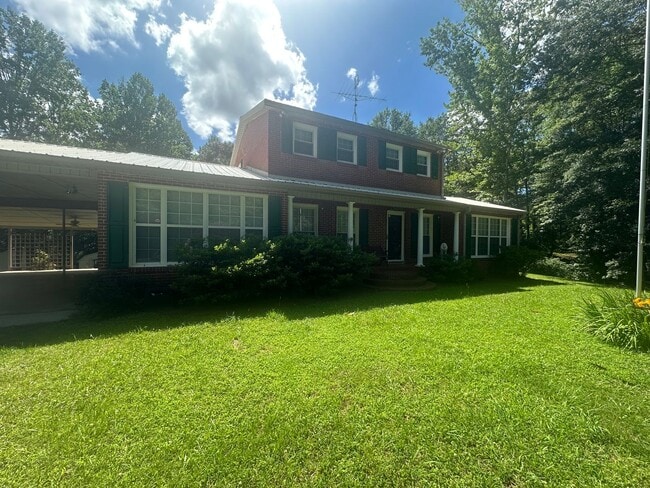 Primary Photo - Secluded 3BR/2BA Home in Heflin – Lawncare...