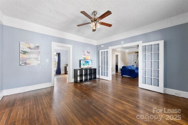 Building Photo - 604 Pearl Ave