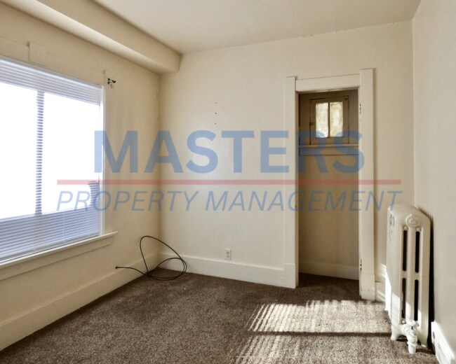 Building Photo - 4113 N Lockwood Ave