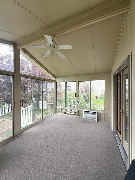 Building Photo - 6370 Bellinger Dr