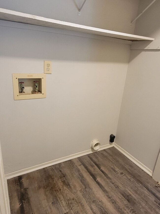 Building Photo - Adorable 2-Bedroom, 2-Bath Townhome Near A...