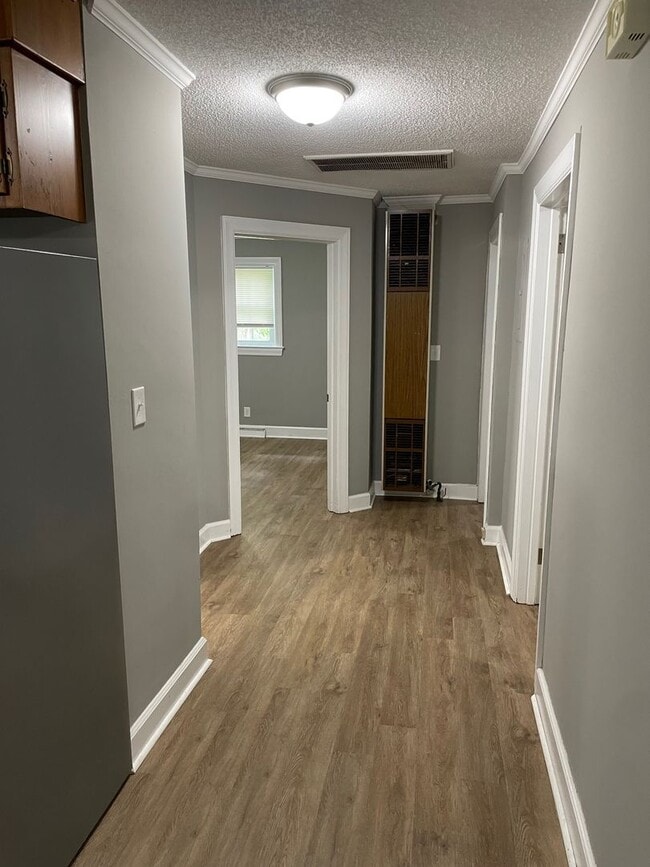 Building Photo - 3 BED, 1 BATH BRICK HOME IN RANDLEMAN!