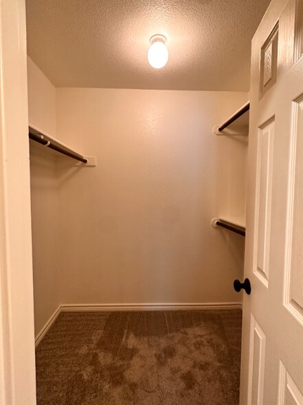 Building Photo - 5205 Graceland Dr