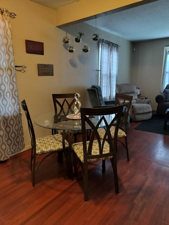 Building Photo - 519 Utah Ave