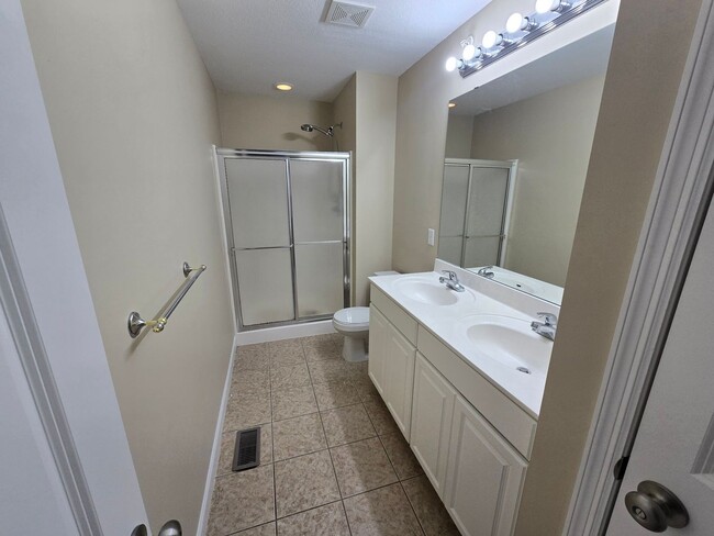 Building Photo - corner unit town home spirt Hills  3br 2 ....