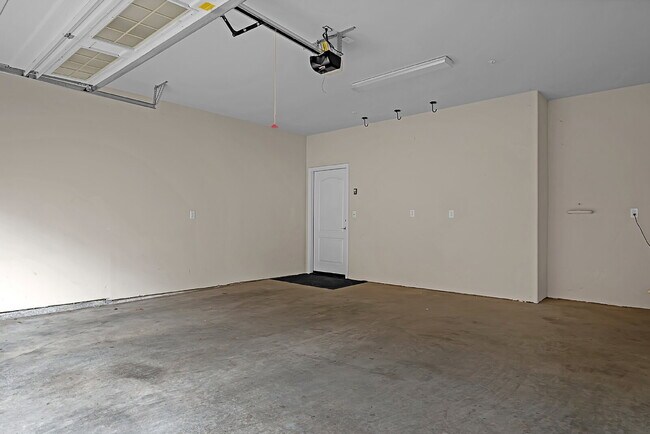 Building Photo - Available now | 3 bedroom + office | 3 full bath | Solar