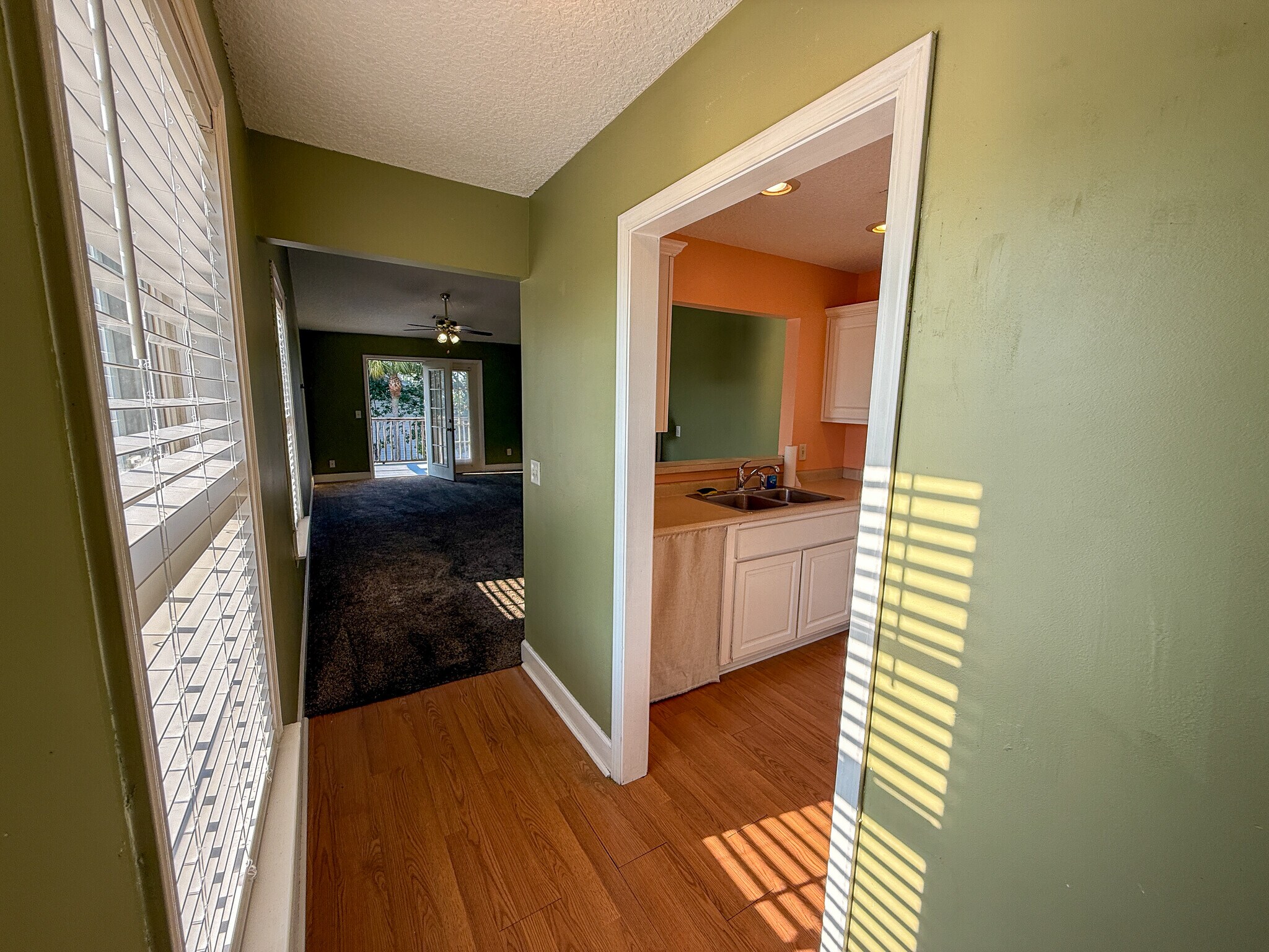 Building Photo - 210 Lantana Ct