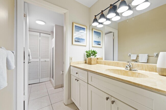 Building Photo - 7420 S Ocean Dr
