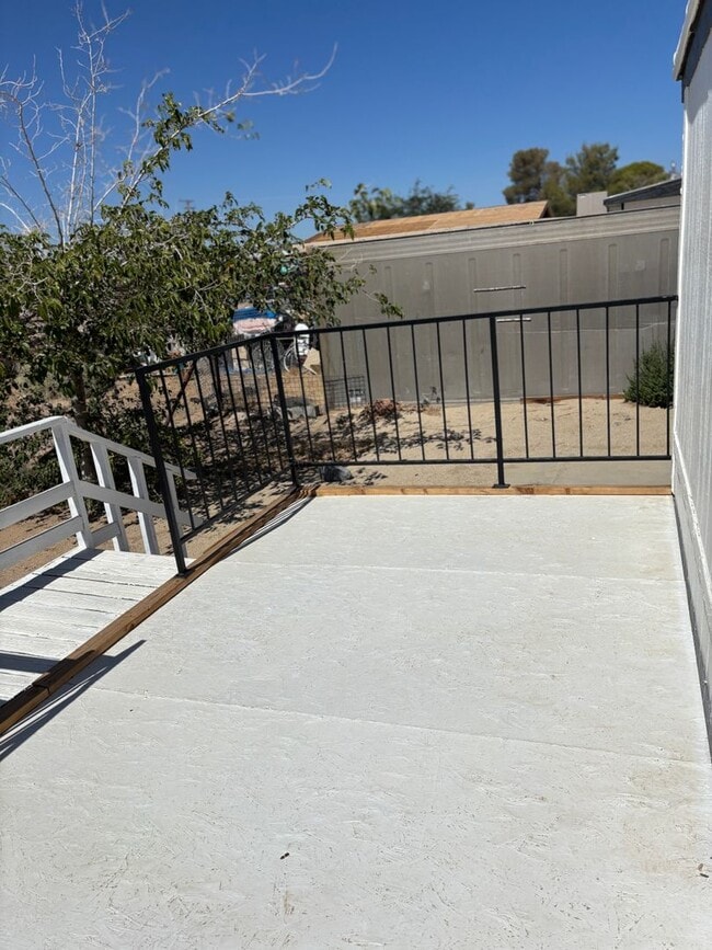 Building Photo - Beautiful fully remodeled 3 bedroom