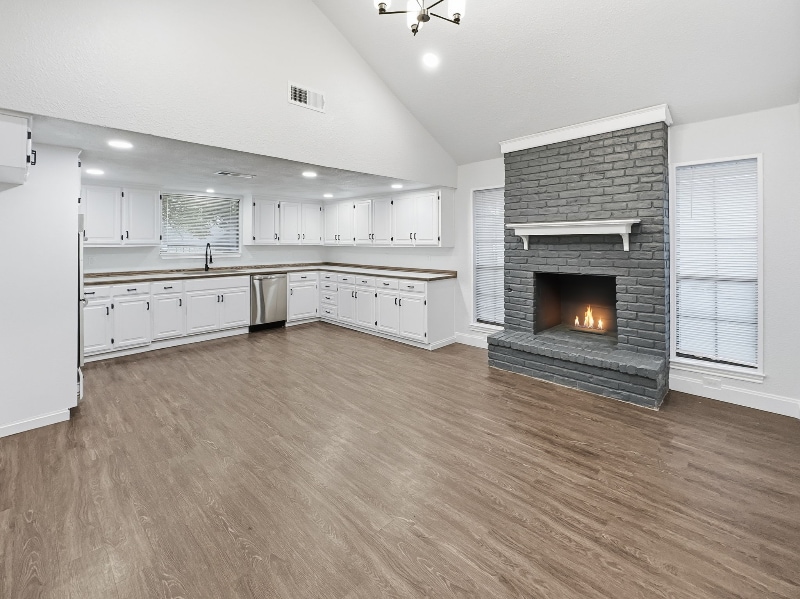 Building Photo - 2409 Castle St