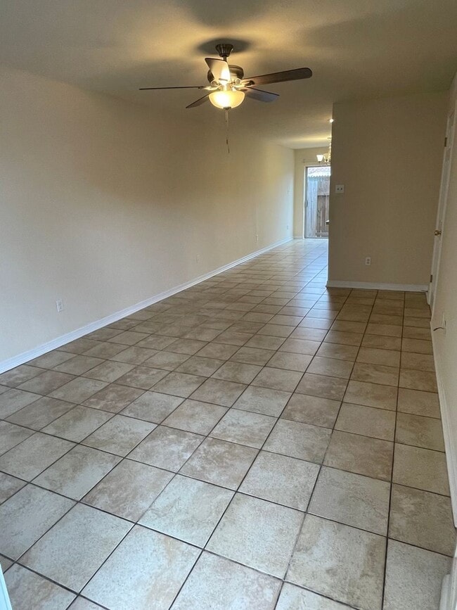 Building Photo - 2BD/1.5BA Unit in Quiet Complex! Both Bedrooms Upstairs w/ Full Bath