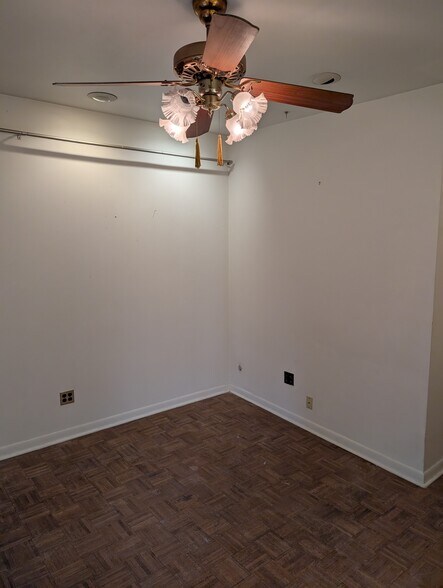 Building Photo - 222 W Willow St