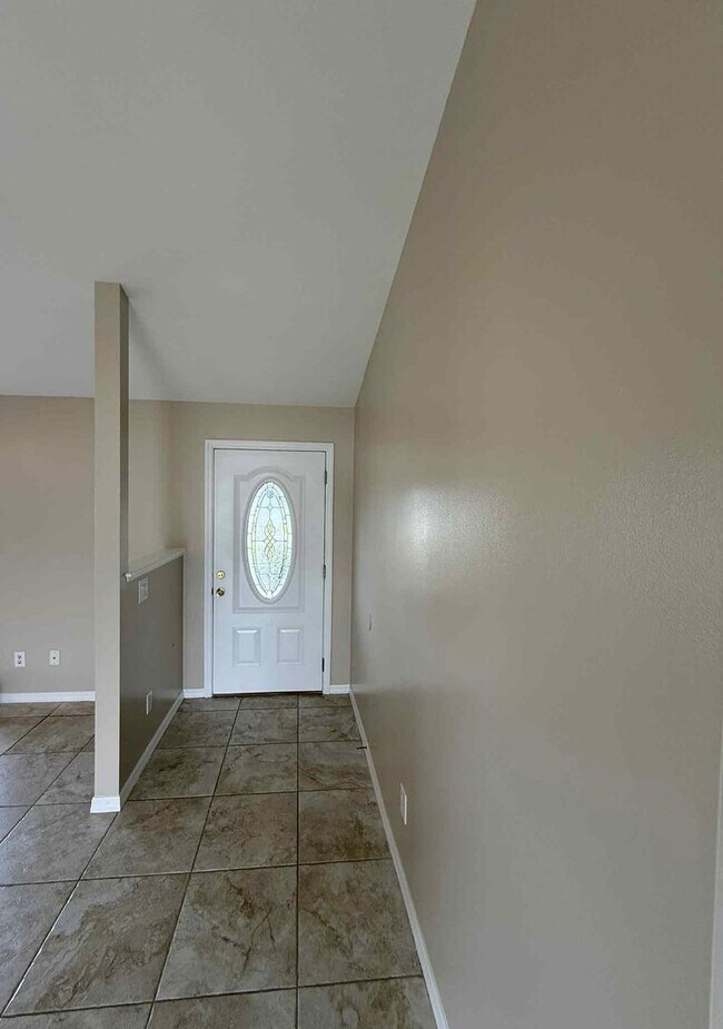 Building Photo - 17 Hemlock Radial Ct