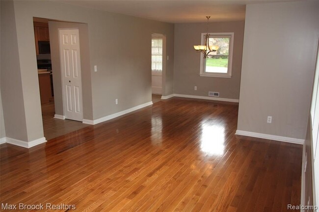 Building Photo - 32349 Sheridan Dr