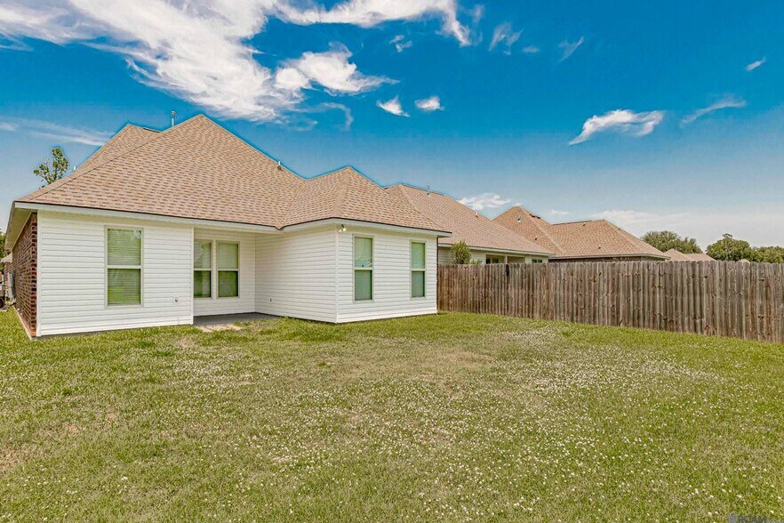 Building Photo - 41437 Cozy Wy