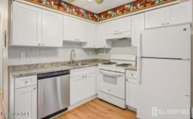 Building Photo - 400 Cranbury Rd