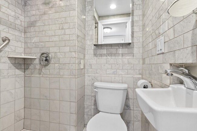 Building Photo - 34 Erie St