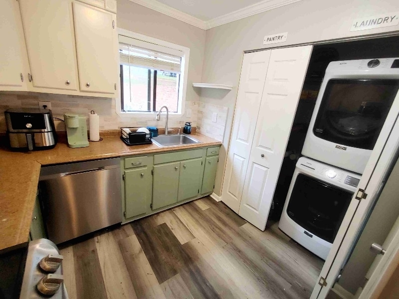 Building Photo - 217 Village Ln