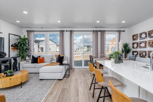 Building Photo - 1566 N Summer Spgs Cv