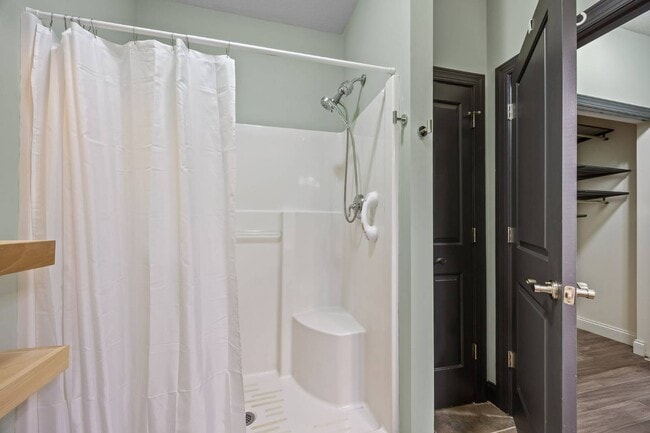 Building Photo - 123 Foxden Dr