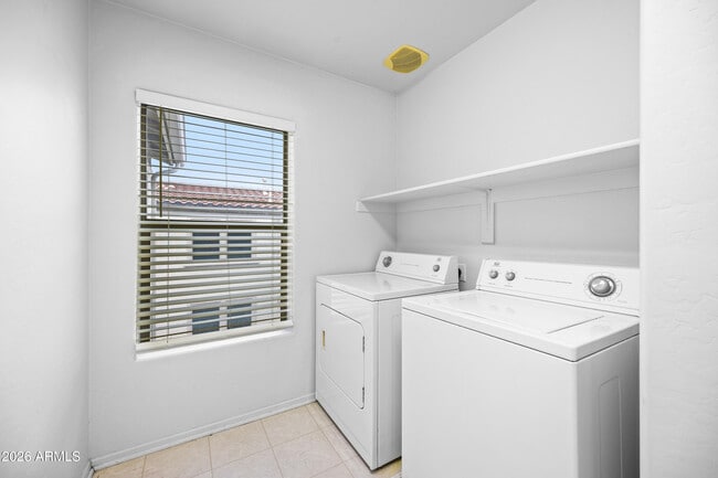 Building Photo - 10923 W Elm St