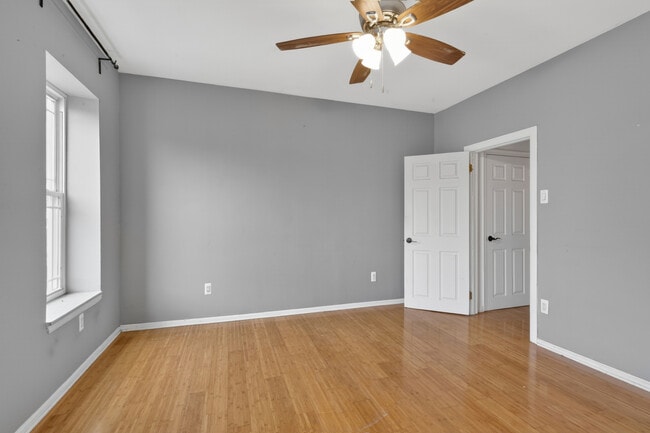 Building Photo - 419 McClellan St