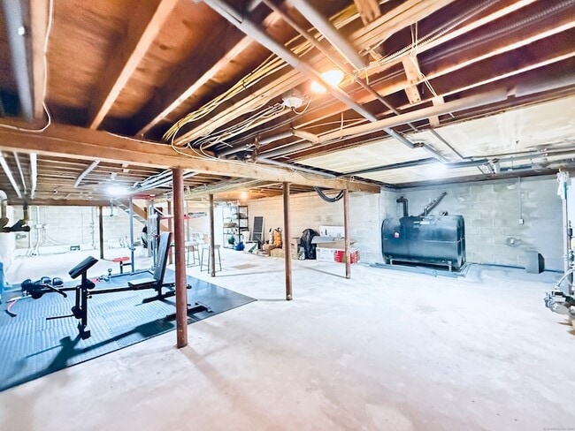 Building Photo - 203 Skyline Ln