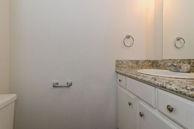 Building Photo - PEPERPORT.3914/3916