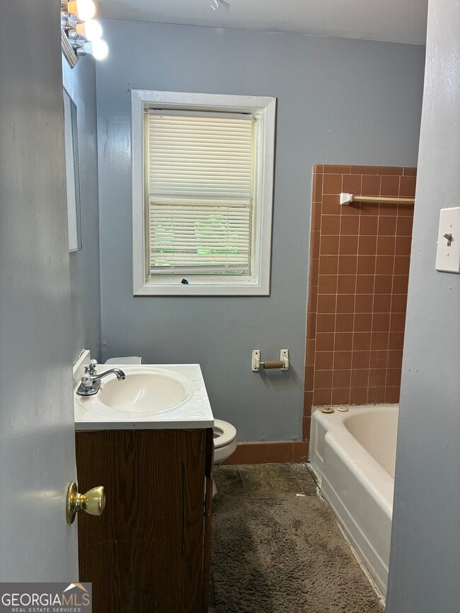 Building Photo - 240 Springside Dr SE