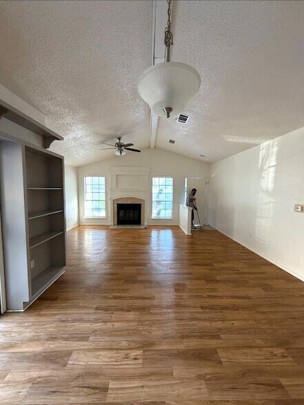 Building Photo - 12021 Shady Springs Rd