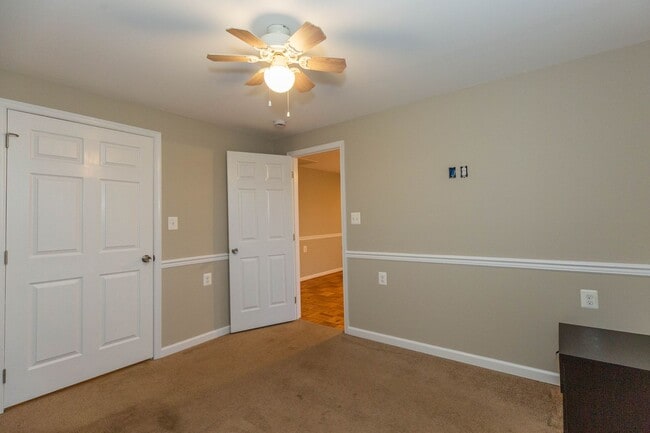 Building Photo - 1 bed, 1 bath, Apartment in Charles Town, WV