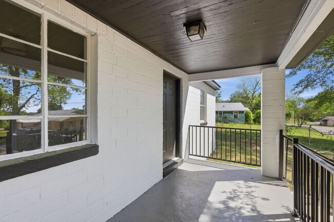 Building Photo - 116 Chester Ave