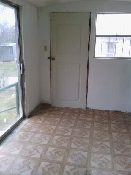 utility room - 2323 Hicks Ave