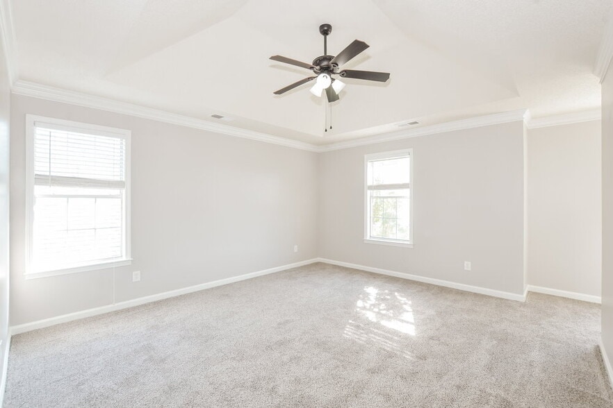 Building Photo - 6331 Fairway Hill Cove