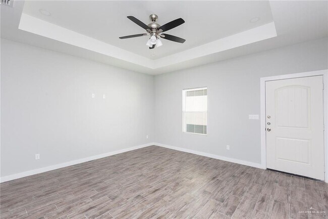 Building Photo - 3405 E Zinnia Ave