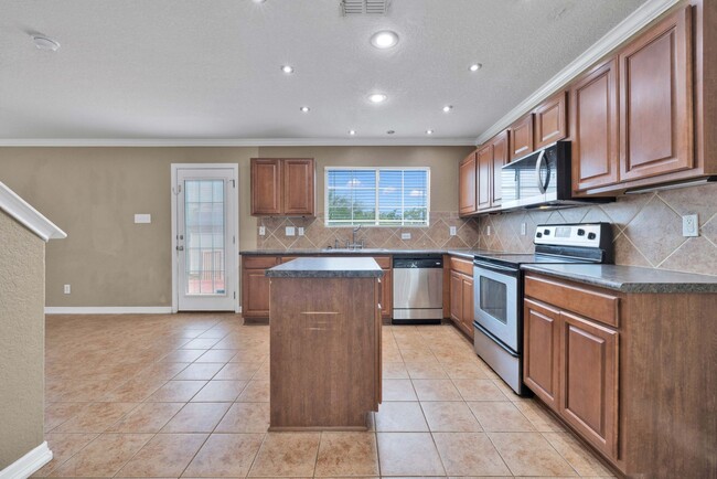 Building Photo - Stylish 3-Bedroom Home with Expansive Pati...
