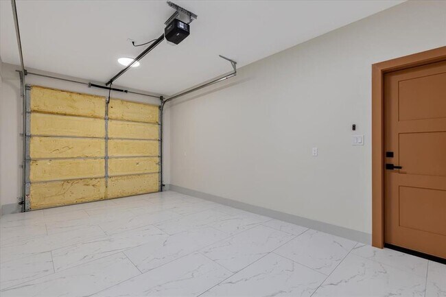 Building Photo - 1409 Emile St