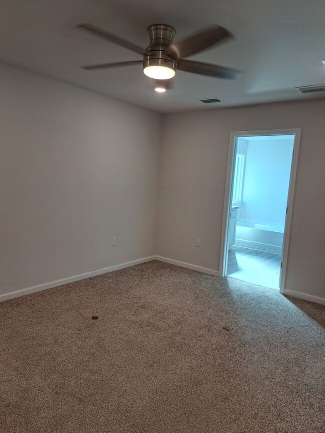 Building Photo - 4897 Shurer Ln