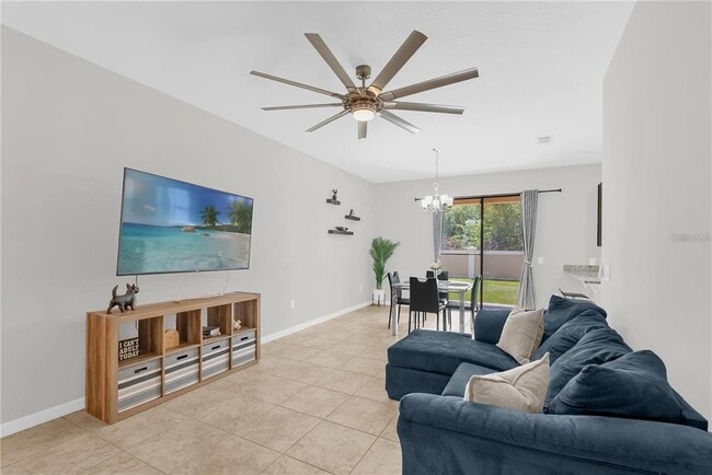 Building Photo - 2480 Seven Oaks Dr