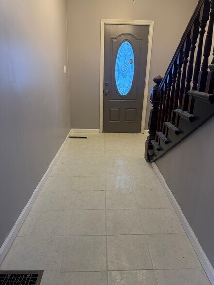 Building Photo - 909 West Ave