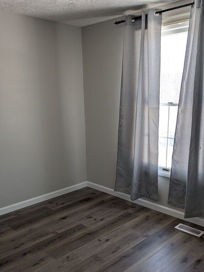 Building Photo - ABINGDON - LAUREL VALLEY 3 BDRM TOWNHOUSE