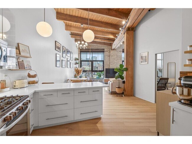 Building Photo - 404 N Washington Ave