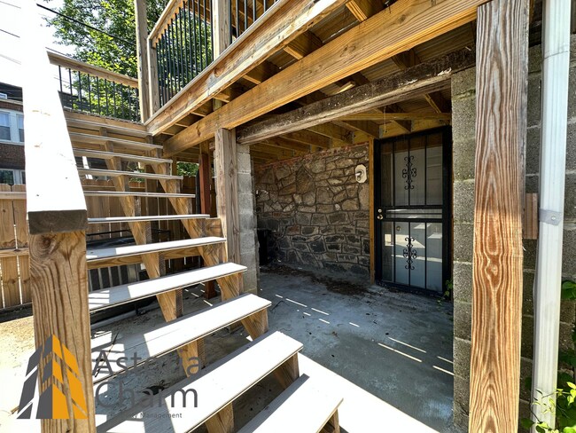 Building Photo - Live in Comfort: Spacious 3 Bedroom 2 Bath...