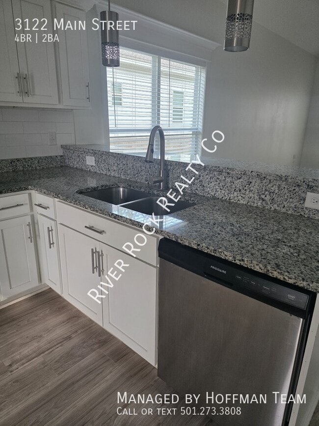 Building Photo - 3122 Main St