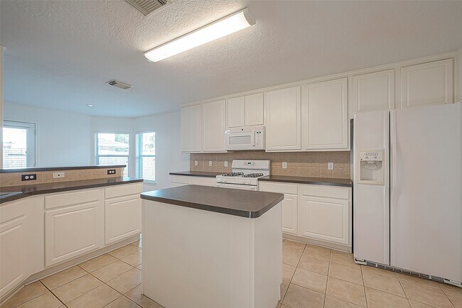 Building Photo - 17210 Double Lilly Dr