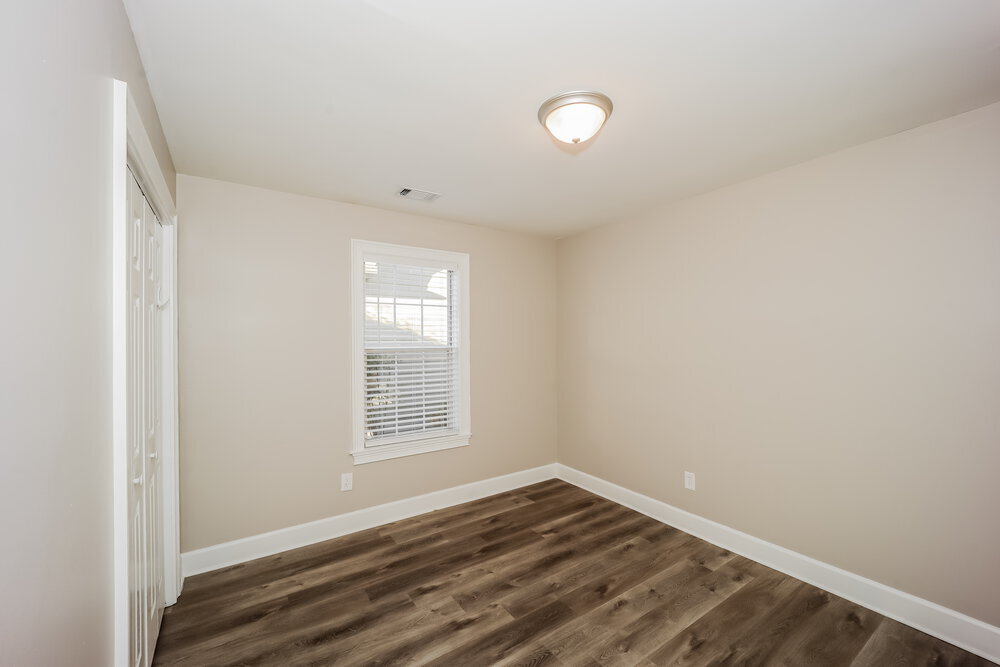 Building Photo - 440 Fairway Ct